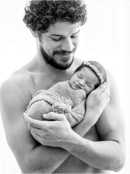 O ator José Loreto com a filha Bella - Reprodução / Instagram