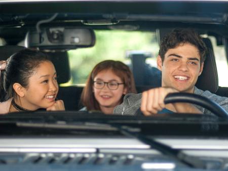 Lana Condor, Anna Cathcart e Noah Centineo em cena de "Para Todos os Garotos que Já Amei" - Divulgação