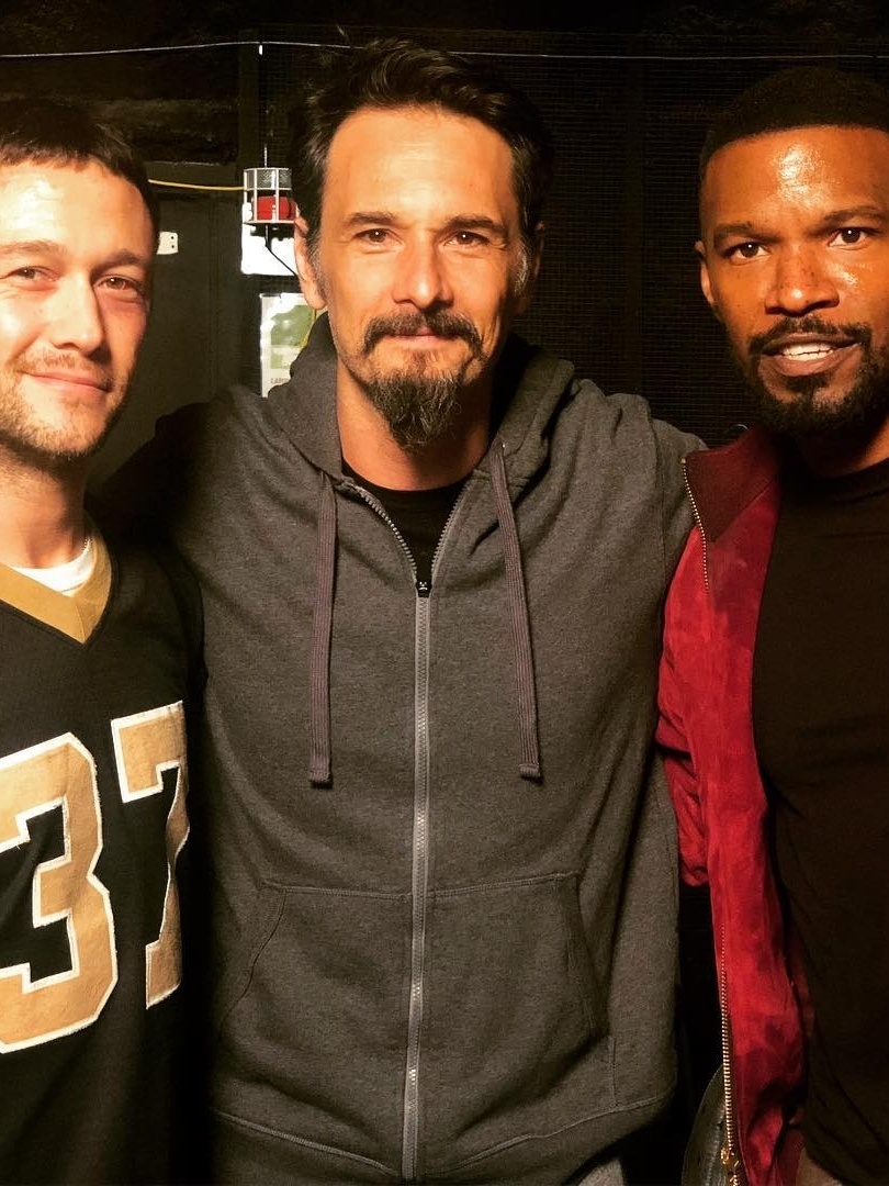 Filme da Netflix com Rodrigo Santoro e Jamie Foxx chega ao