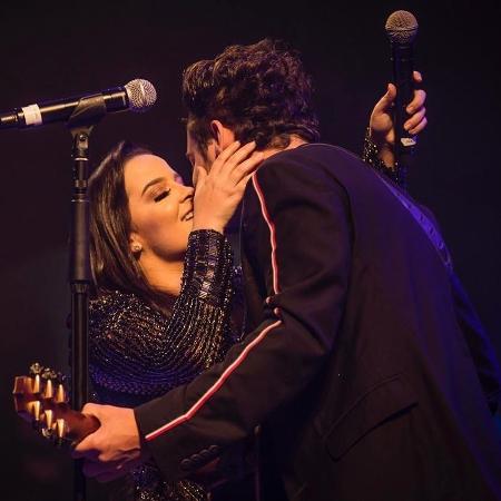 Maiara e Fernando trocam carinhos em show - Reprodução/Instagram