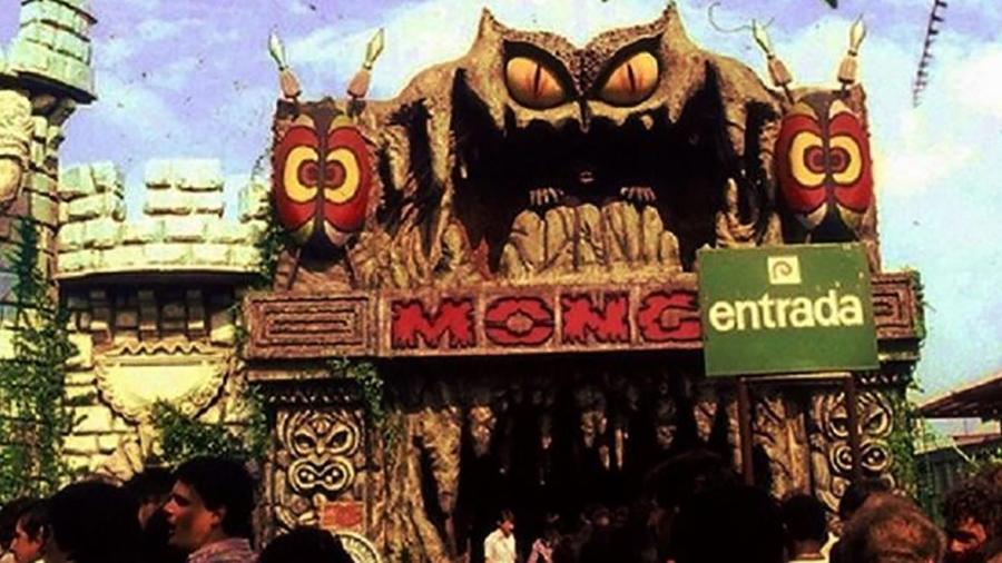 Inaugurada em 1974, a Monga do Playcenter foi a mais célebre de todas as mulheres-gorila. A atração foi destruída num incêndio, em junho de 1988 - Divuglação/Playcenter