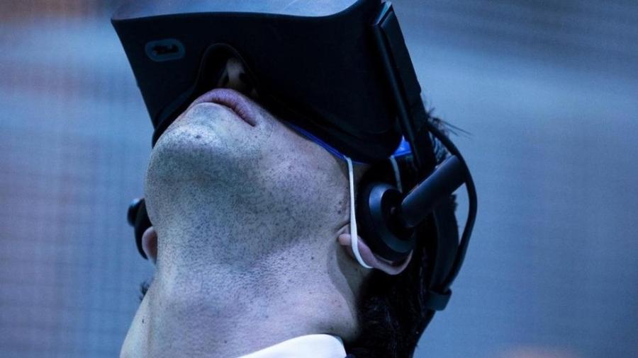 A realidade virtual vai permitir que os espectadores possam ter experiências totalmente personalizadas no cinema, dizem especialistas - Getty Images