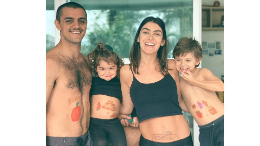 Felipe Simas e Mariana Uhlmann com os filhos - Reprodução/Instagram