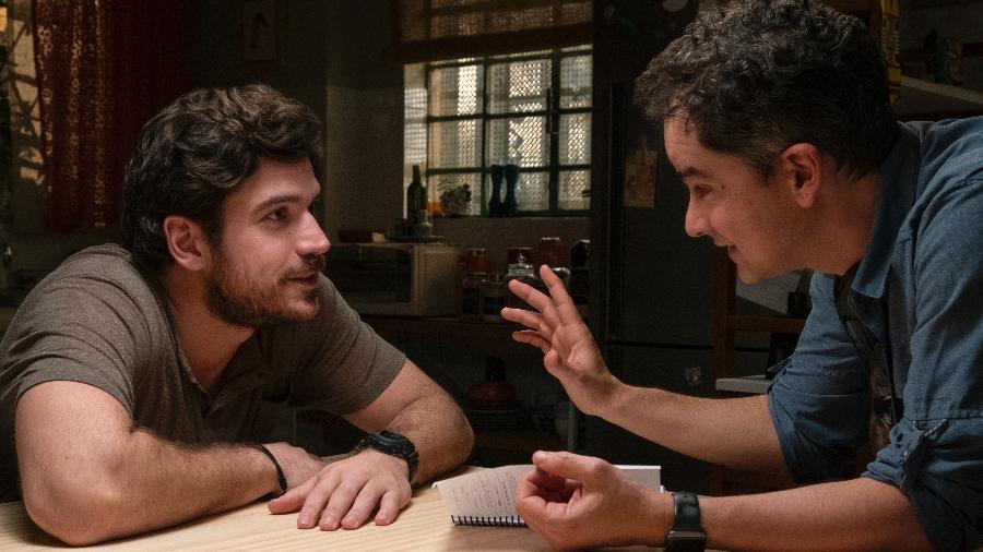 Carlos Saldanha com Marco Pigossi nas gravações de Cidade Invisível - Alisson Louback / Netflix