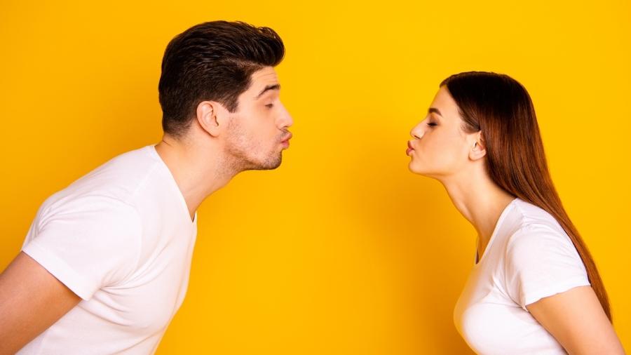 Em tempos de coronavírus, só pode beijar de longe - Deagreez/Getty Images/iStockphoto