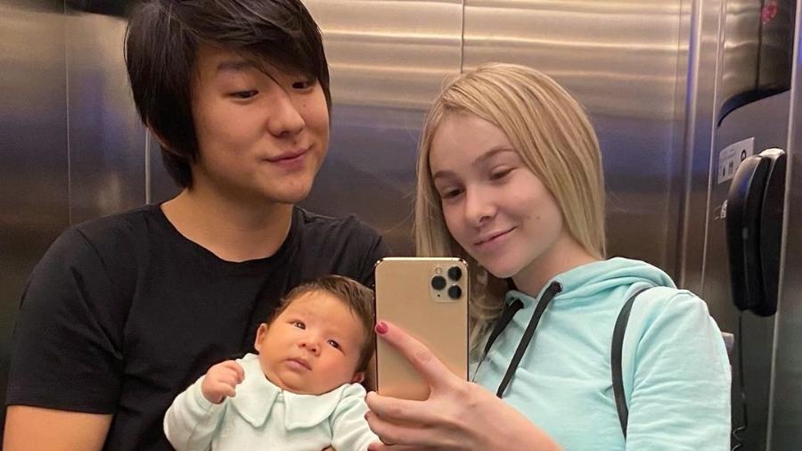 Pyong Lee com o filho, Jake, e a mulher, Sammy - Reprodução/Instagram