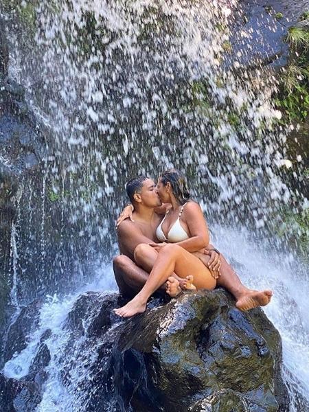 Xanddy e Carla Perez curtem cachoeira no Havaí - Reprodução/Instagram