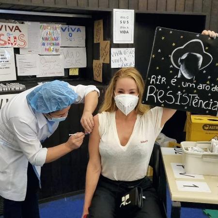 Danielle Winits é vacinada contra covid-19 - Reprodução/Instagram
