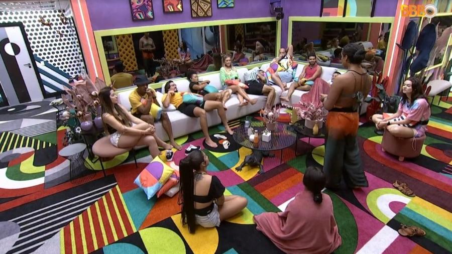 BBB 22: Brothers jogam "cidade dorme" no programa - Reprodução/Globoplay