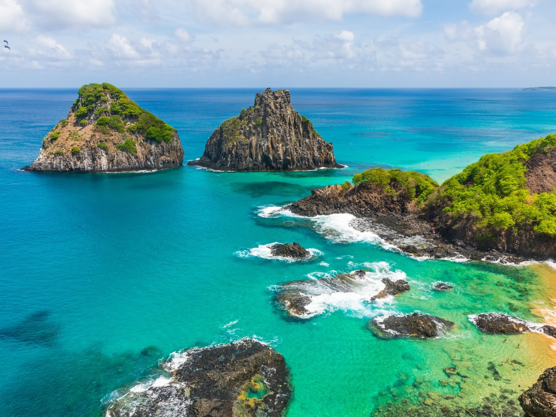 Fernando de Noronha distribui cestas básicas para moradores da Ilha