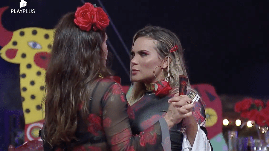 A Fazenda 2023: Nadja e Kally conversam em festa - Reprodução/PlayPlus