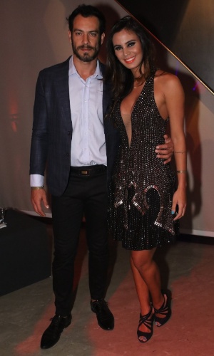 18.ago.2015 - Diego Cristo e Lorena Bueri, casal de modelos que se conheceu no reality show "A Fazenda 7", comparecem à segunda edição do prêmio Sexy Hot, em São Paulo