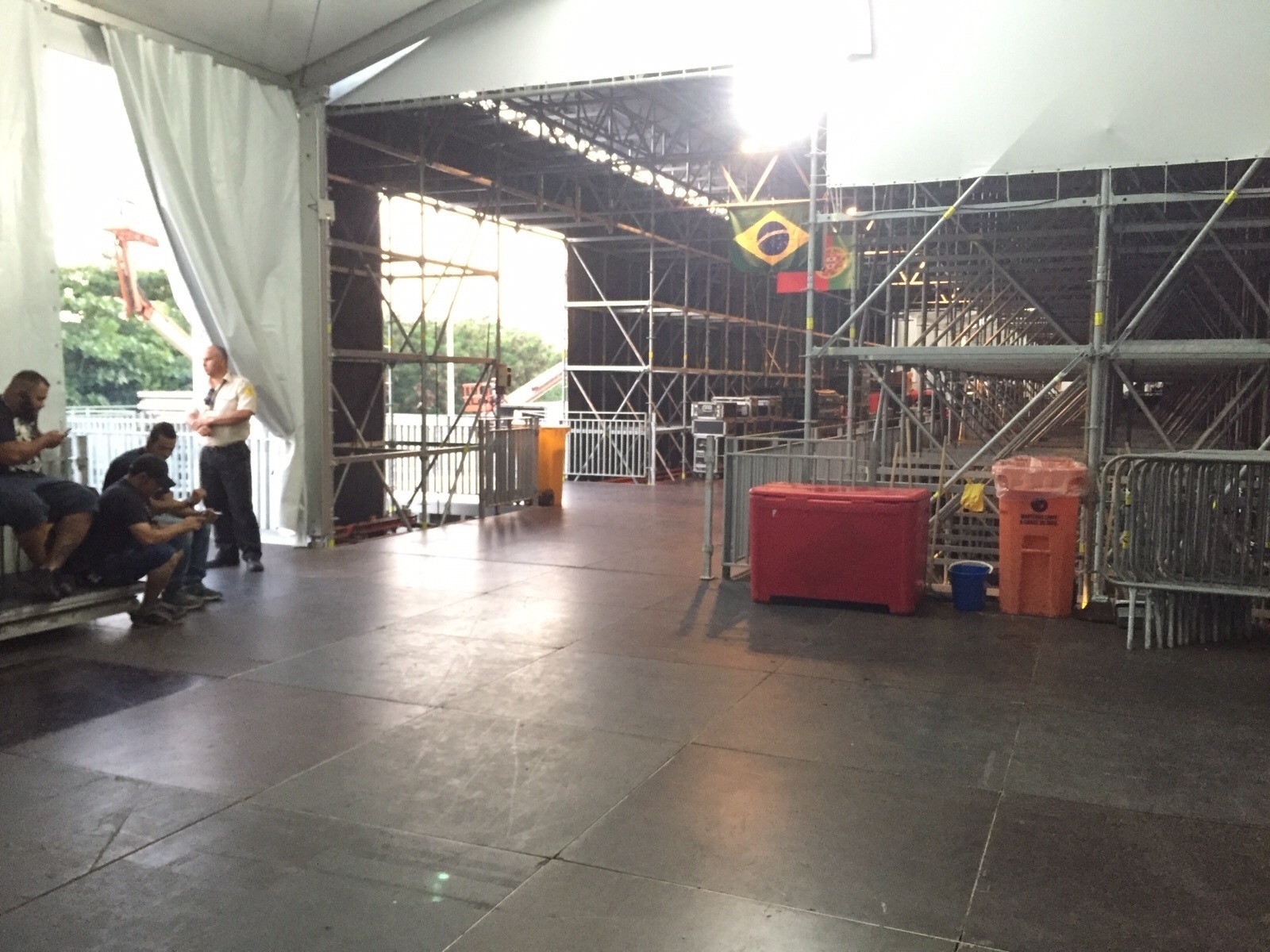 24.set.2015 - A reportagem do UOL teve acesso ao Palco Mundo do Rock in Rio na tarde desta quinta (24). Se apresentam: CPM22 Hollywood Vampires, Queens of The Stone Age e System of a Down - Felipe Branco Cruz/UOL