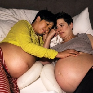 Kate Elazegui e Emily Kehe ficaram grávidas ao mesmo tempo - Reprodução/New York Magazine