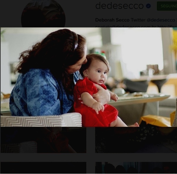 8.mai.2016 - Deborah Secco, que se tornou mãe de Maria Flor em dezembro do ano passado, homenageia sua mãe. "Hoje é delas a festa! Silvia Secco, a melhor mãe que eu poderia ter! Mulher que me fez acreditar nos meus sonhos, que deu sua vida por mim e me ama acima de qualquer coisa!", escreveu no Instagram. "Hoje te entendo tanto... Tão mais... Obrigada. Mil vezes obrigada! E você filha... Que me tornou mãe e me fez entender o que é amor!!! Vocês são as mulheres da minha vida!!!", disse - Reprodução/Instagram/dedesecco