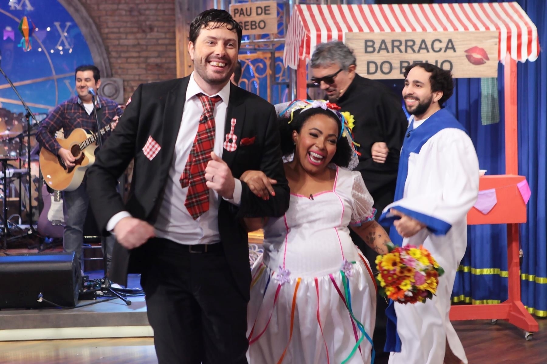 Danilo Gentili entra no clima de festa junina e transforma seu talk show, no SBT, em arraiá no programa que vai ao ar nesta quinta-feira (23) - Leonardo Nones/SBT