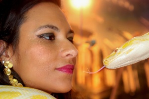 A professora de dança Isabelly Saar é dona da cobra Pandora, de "A Terra Prometida" - Marco Antonio Teixeira/UOL - Marco Antonio Teixeira/UOL