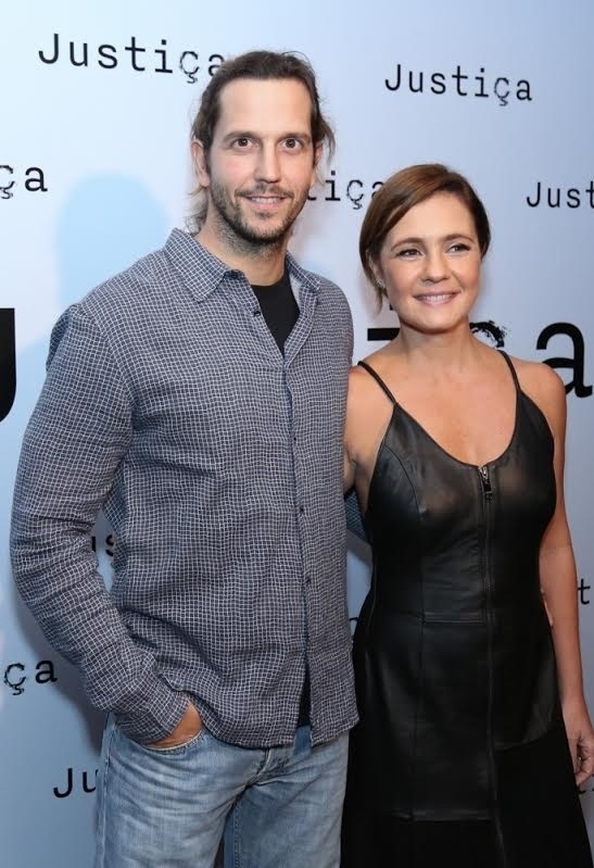 25.jul.2016 - Adriana Esteves e Vladimir Brichta no lançamento da minissérie da Globo na noite desta segunda-feira - Roberto Filho /Brazil News