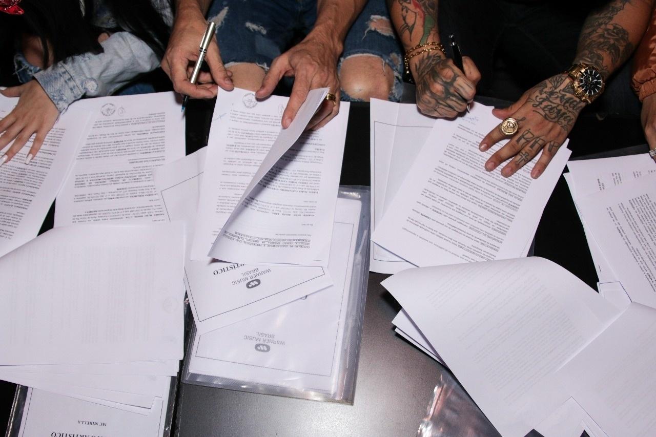 Funkeiros da RW assinam contrato com a Warner - Divulgação