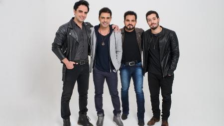 Beto Sargentelli (Zezé Di Camargo) e Bruno Fraga (Luciano) com a dupla - Marcos Mesquita