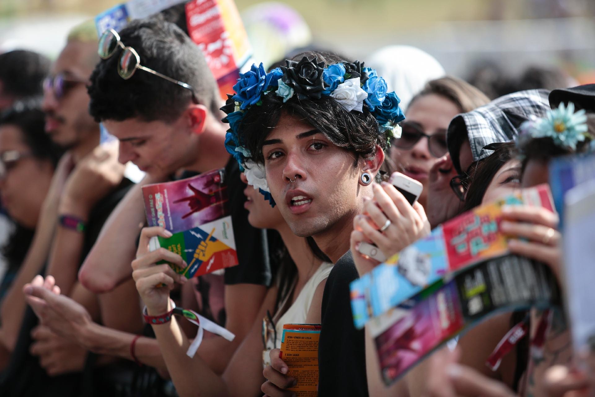 Fãs esperam pelo show de Lana Del Rey no Lollapalooza - Ale Frata/Código19/Estadão Conteúdo