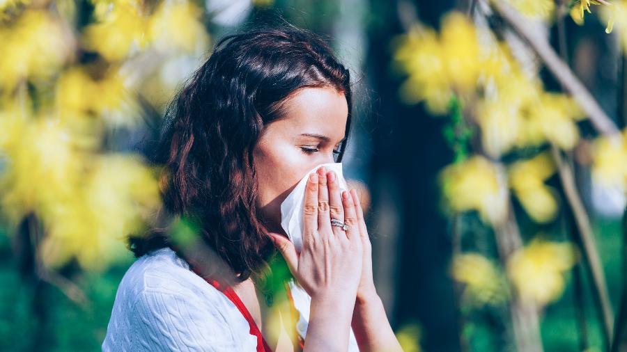 Com a umidade relativa do ar baixa a garganta fica irritada, o nariz pode sangrar, doenças respiratórias aparecem, além de dor de cabeça, irritação nos olhos e pele ressecada - iStock