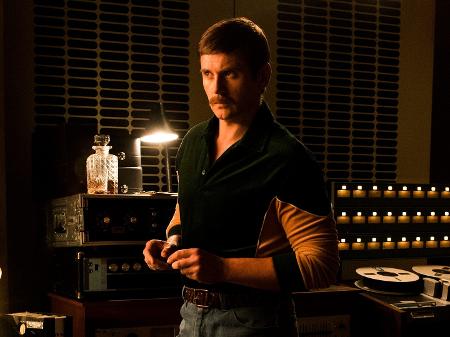 Allen Leech como Paul Prenter em "Bohemian Rhapsody" - Divulgação