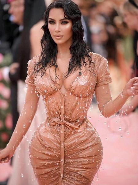 Kim Kardashian chamou atenção no MET Gala em 2019 ao aparecer com a cintura finíssima - Reprodução/Instagram/@kimkardashian