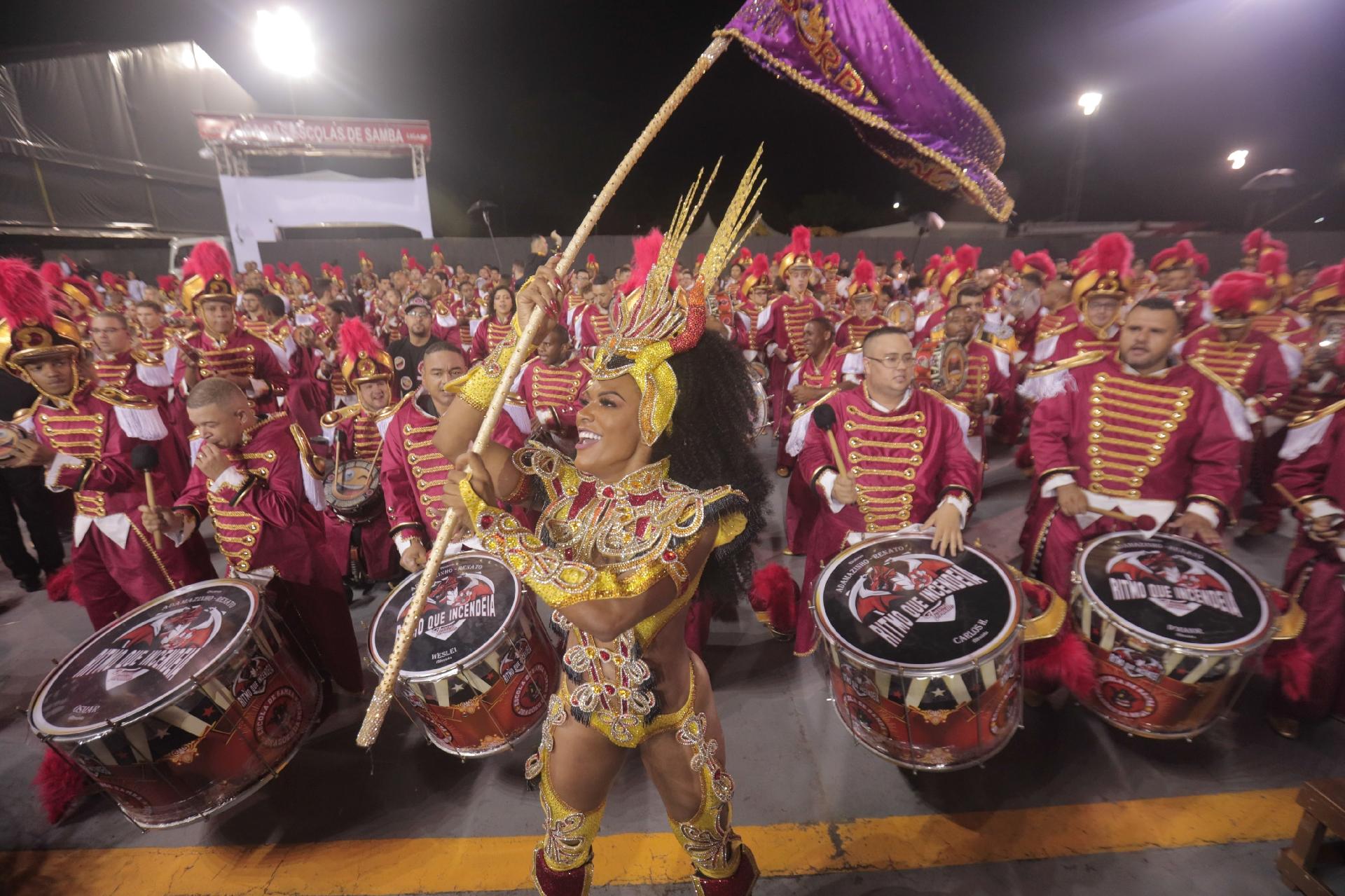 Dragões da Real desfila no Anhembi - Ricardo Matsukawa/UOL