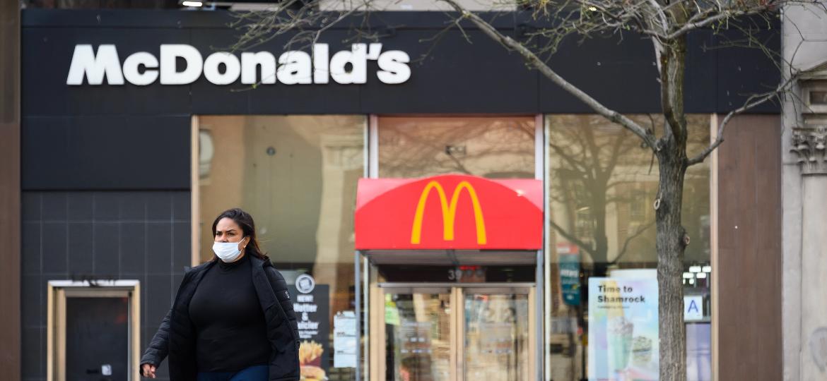 O McDonald"s acabou de migrar para um menu limitado e vai suspender temporariamente o oferecimento de itens de café da manhã durante o dia inteiro - Getty Images