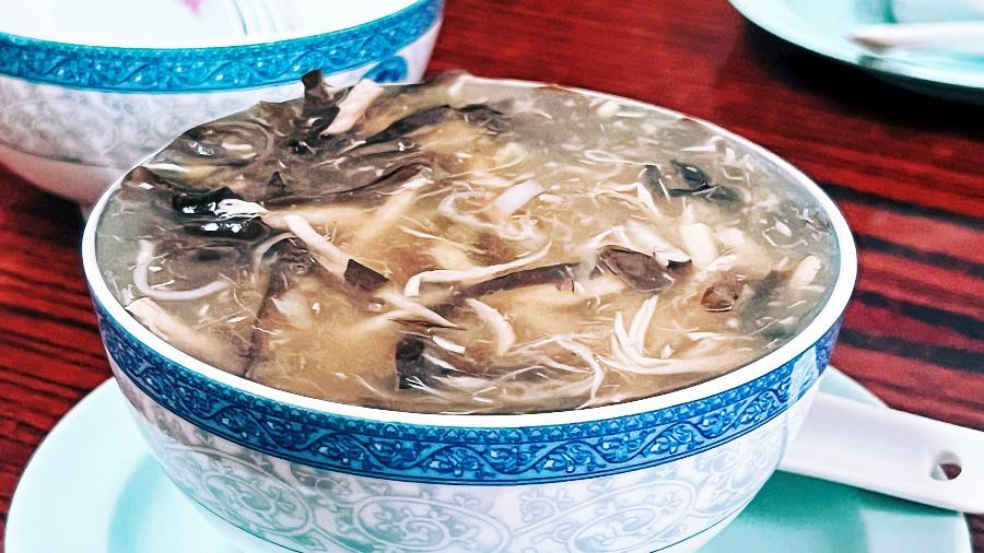 A sopa de cobra, uma iguaria na China, pode levar até cinco tipos de carne de cobra (nunca um só, como manda a tradição) - Rafael Tonon/UOL