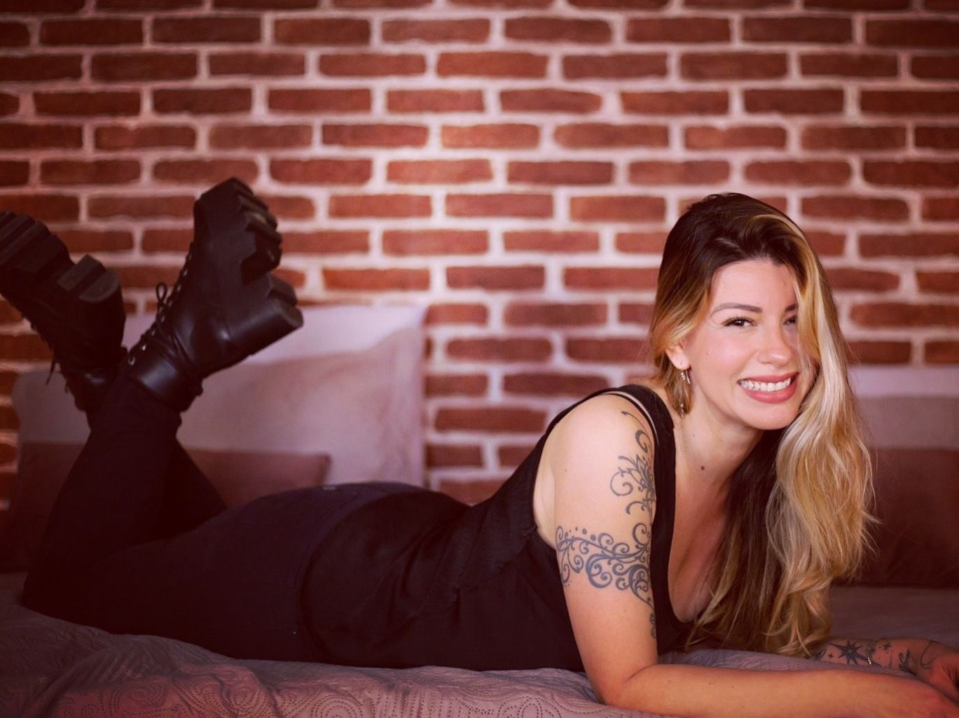 Camgirl há 20 anos, ela ensina mulheres a se empoderarem