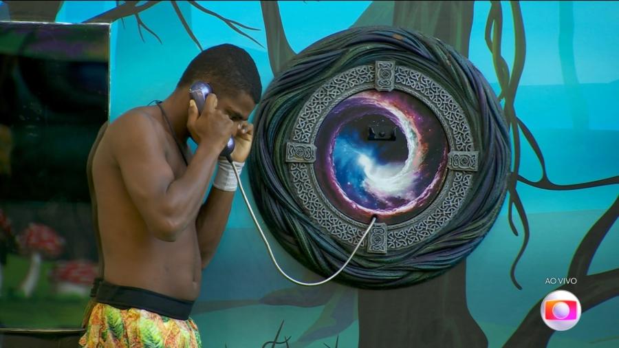 BBB 24: Davi atende o Big Fone e está no paredão BBB 24: Davi atende o Big Fone e está no paredão