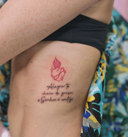 Luana Piovani mostra resultado de tatuagem na costela