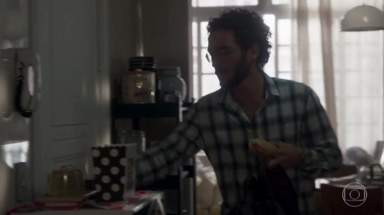 Elio com sanduíche em "A Lei do Amor" - Reprodução/TV Globo - Reprodução/TV Globo