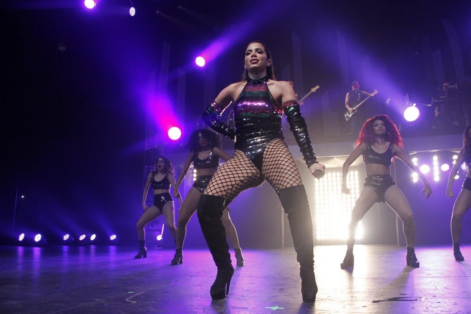 Prestes a lançar nova parceria internacional com Iggy Azalea, Anitta aproveita para rebolar muito no palco do Vivo Rio - Marcos Ferreira/AgNews