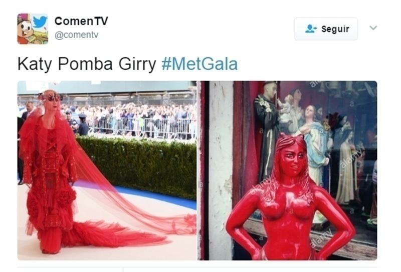 Quem é? É Katy Perry, que usou um modelito nada convencional para homenagear a estilista japonesa Rei Kawakubo - Reprodução/Twitter