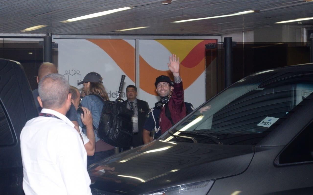 Após fazer jornada dupla no Rock in Rio, Adam Levine embarca para o Peru - Vinicius Marinho /Brazil News