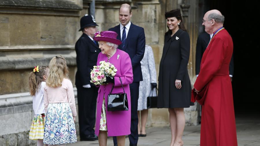 Rainha Elizabeth vai a culto ao lado de William e Kate - AFP PHOTO / POOL / Tolga Akmen