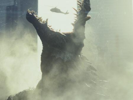 Crocodilo engole um helicóptero em cena de "Rampage: Destruição Total" - Divulgação/Warner Bros.