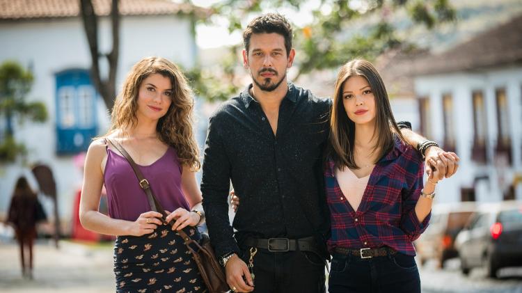 Isabel (Alinne Moraes) foi ex de Alain (João Vicente de Castro), que agora namora Cris (Vitória Strada) - Divulgação/TV Globo - Divulgação/TV Globo