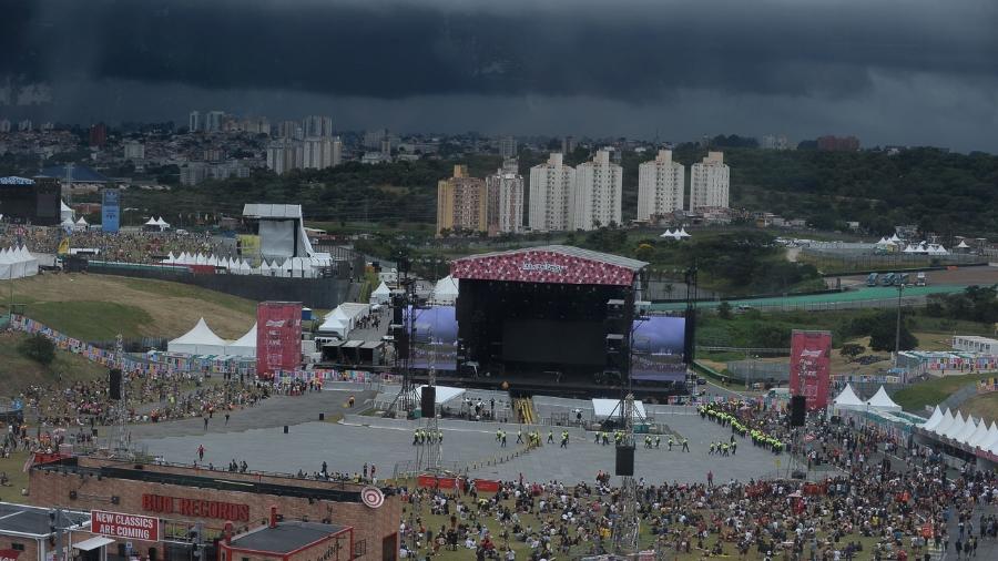 Metrô e CPTM decidem estender atendimento para público do Lolla após fortes chuvas - 