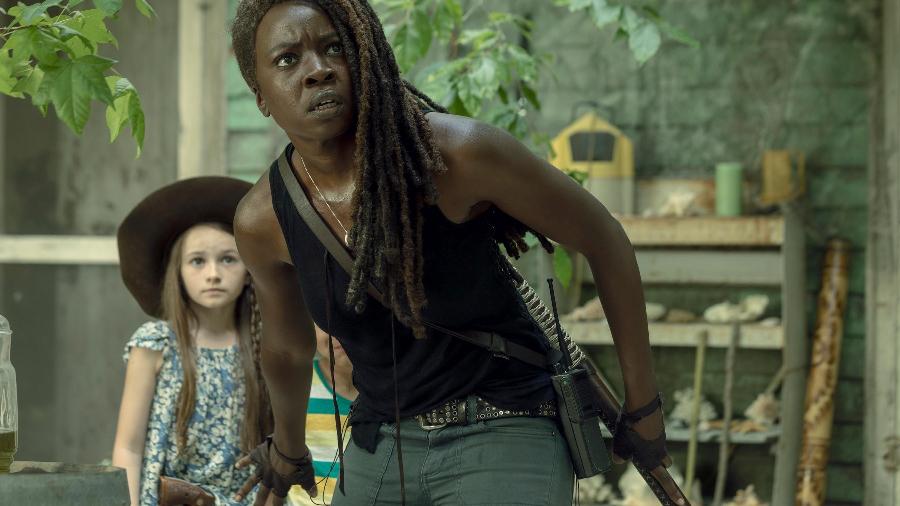 Michonne (Danai Gurira) e Judith (Cailey Fleming) em The Walking Dead - JACKSON LEE DAVIS/AMC