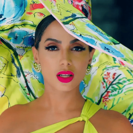Anitta no clipe de "Me Gusta" - Reprodução/YouTube