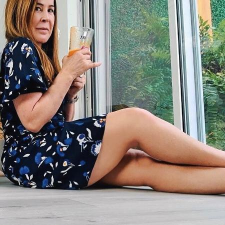 Zilu Godói, ex-mulher de Zezé di Camargo, posa de vestido curto - Reprodução / Instagram