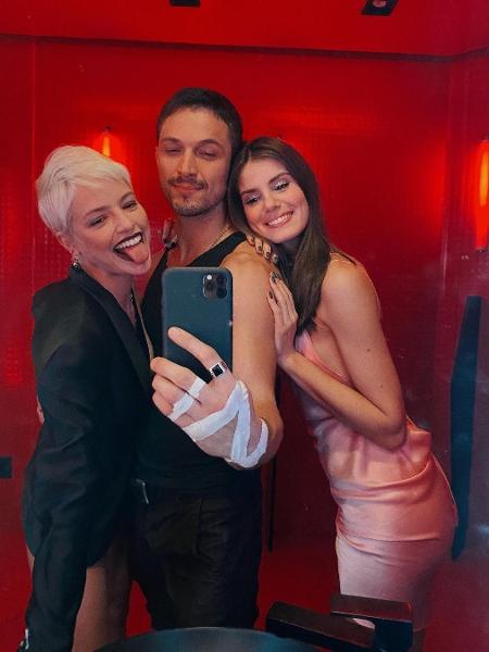 Agatha Moreira, Romulo Estrela e Camila Queiroz em "Verdades Secretas 2" - Reprodução/Instagram