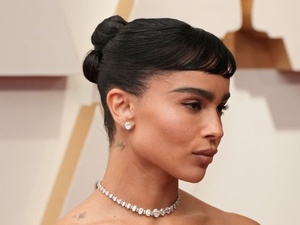 Zoe Kravitz de coque com risca lateral no Oscar 2022 - Jeff Kravitz/FilmMagic - Jeff Kravitz/FilmMagic