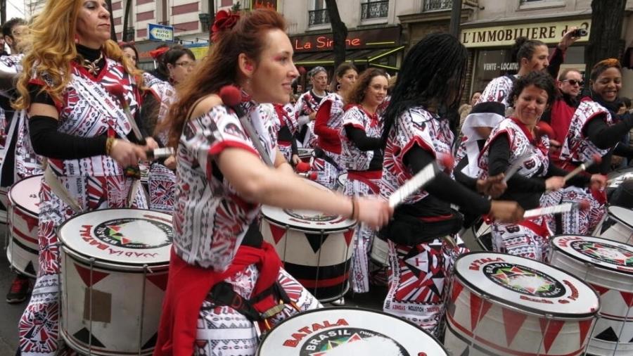 O carnaval parisiense é ritmado por instrumentos de percussão, mas o cortejo mistura batucada, danças andinas e sonoridades caribenha (imagem de arquivo)  - Wikimedia Commons