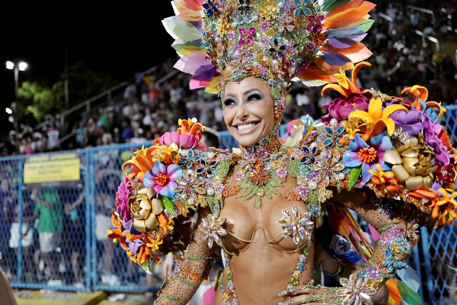 Sabrina Sato no desfile da Vila Isabel - Lucas Landau/UOL
