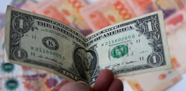 Peso argentino recua após flexibilização de controle cambial
